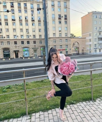 Живу в Москве и готова подарить тебе незабываемые мгновения страсти и наслаждения. Мои услуги покрывают все твои желания и фантазии. Я умею разогреть атмосферу с помощью массажа и эротических игр. Если ты любитель экспериментов, то я готова воплотить в жизнь даже самые смелые фантазии. Мои отзывы говорят сами за себя - мои клиенты остаются довольными и всегда хотят вернуться ко мне снова. В моих фотографиях ты увидишь мои изысканные формы, которые ты сможешь не только наблюдать, но и наслаждаться. 🌹🔥 Так что, дорогой, если ты готов окунуться в мир незабываемого удовольствия, то не стесняйся и приезжай ко мне в Москве. Отведи все заботы и представься только себе, ведь сейчас ты заслуживаешь самого лучшего! 💋💫 Тамара