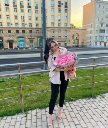 Живу в Москве и готова подарить тебе незабываемые мгновения страсти и наслаждения. Мои услуги покрывают все твои желания и фантазии. Я умею разогреть атмосферу с помощью массажа и эротических игр. Если ты любитель экспериментов, то я готова воплотить в жизнь даже самые смелые фантазии. Мои отзывы говорят сами за себя - мои клиенты остаются довольными и всегда хотят вернуться ко мне снова. В моих фотографиях ты увидишь мои изысканные формы, которые ты сможешь не только наблюдать, но и наслаждаться. 🌹🔥 Так что, дорогой, если ты готов окунуться в мир незабываемого удовольствия, то не стесняйся и приезжай ко мне в Москве. Отведи все заботы и представься только себе, ведь сейчас ты заслуживаешь самого лучшего! 💋💫 Тамара